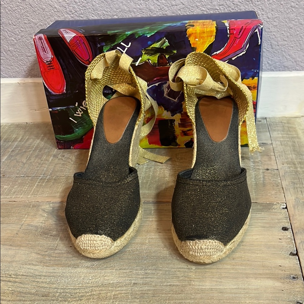 Andre Assous Black and Gold Ankle Tie Espadrilles Sz 8.5